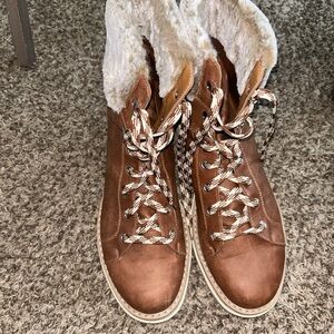 Women’s Boots with fur Size 12W
